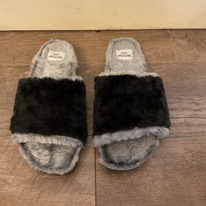 Women’s Earth Brand Fur Slides